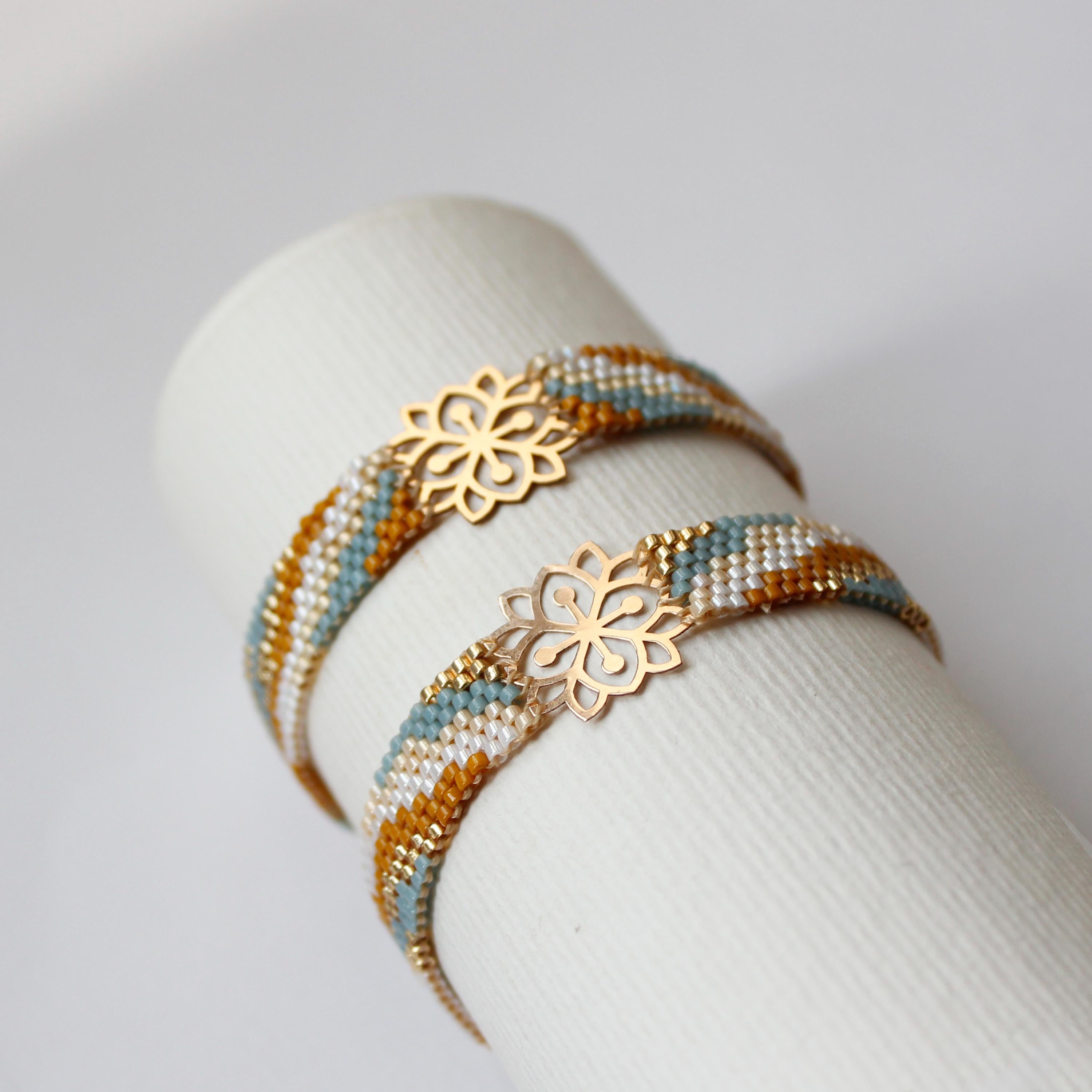bransoletka z koralików Miyuki Miyuki Beaded Flower Bracelet with 18K Solid Gold Charm