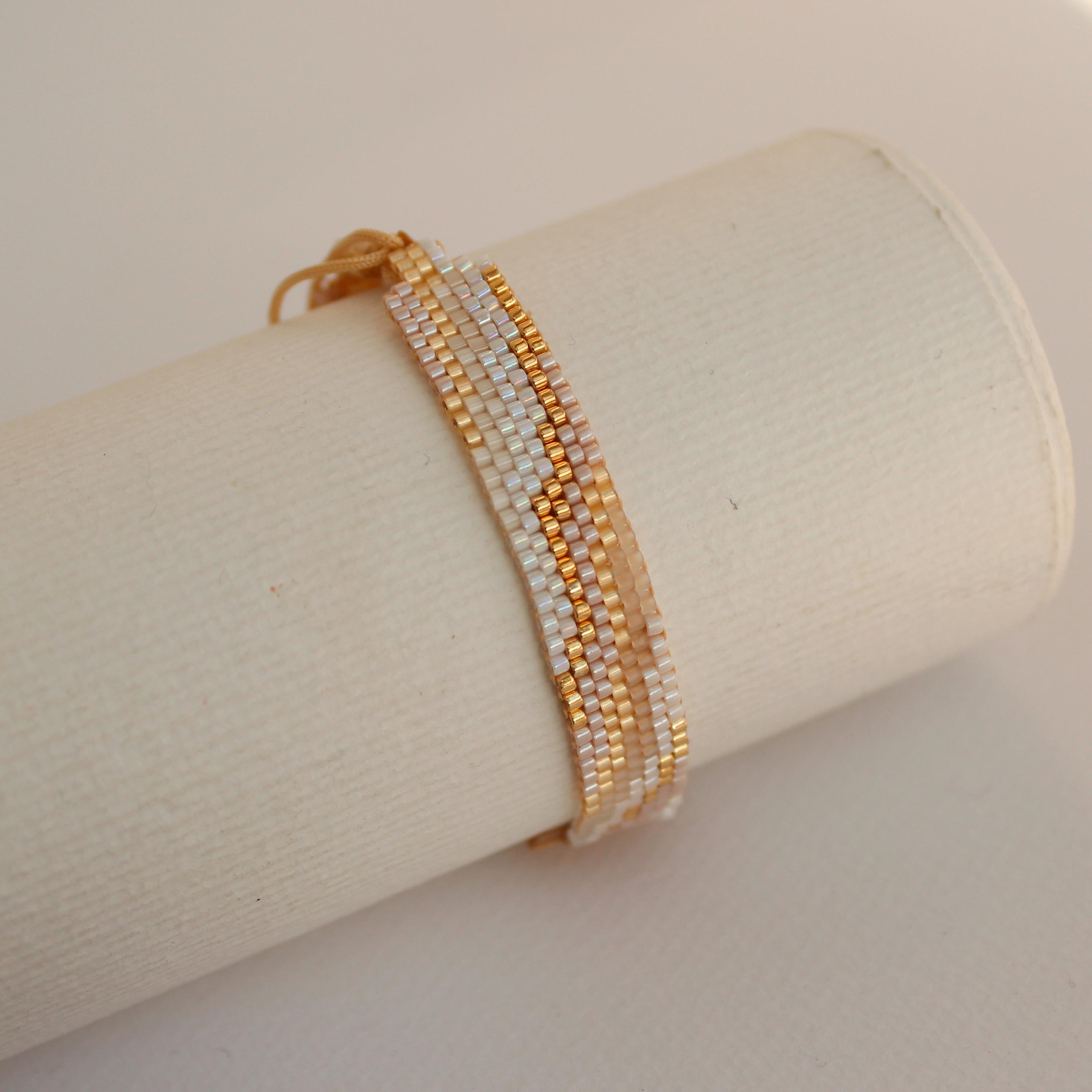 bransoletka z koralików Miyuki Miyuki Beaded Flower Bracelet with 18K Solid Gold Charm
