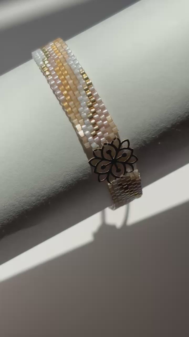 bransoletka z koralików Miyuki Miyuki Beaded Flower Bracelet with 18K Solid Gold Charm
